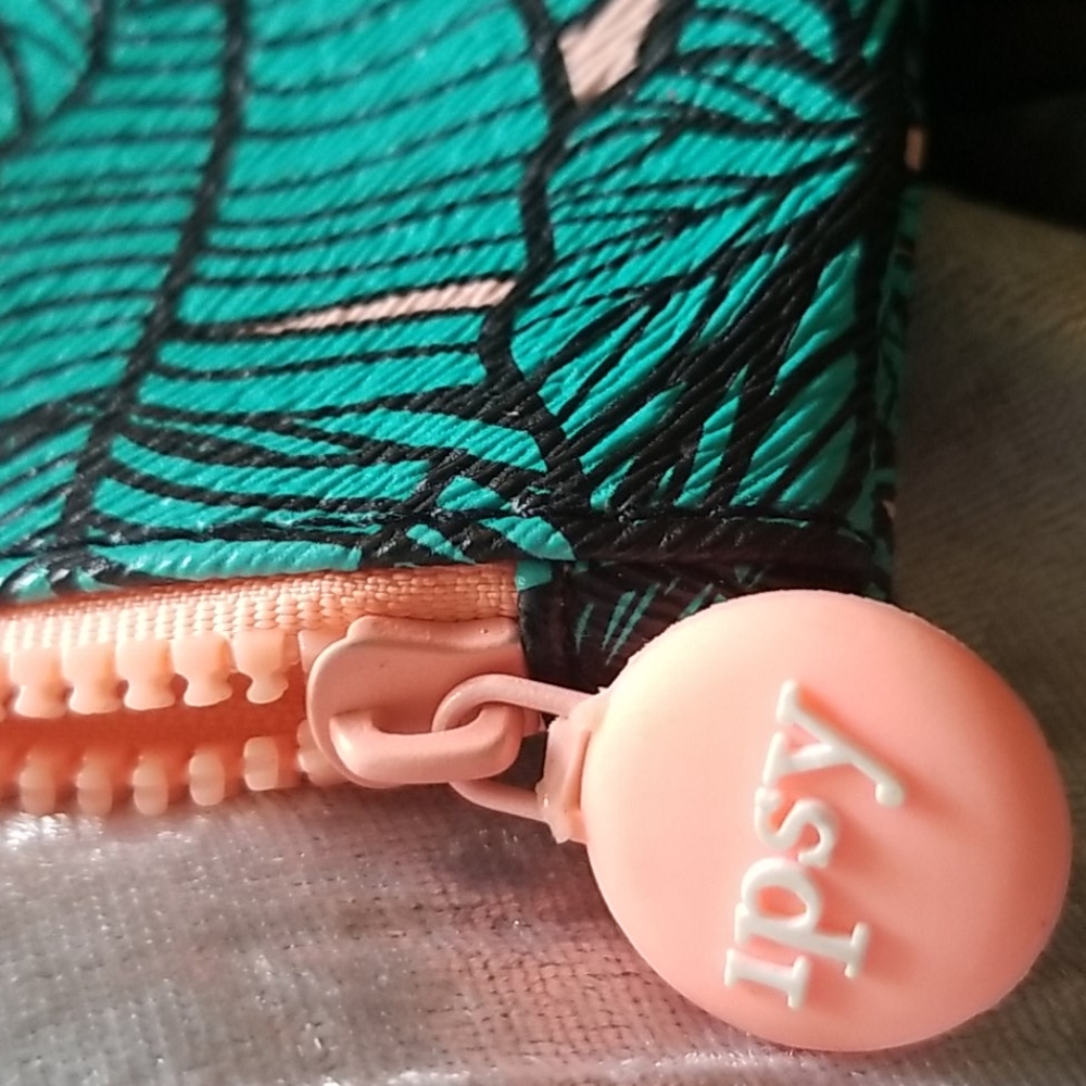 Ipsy Mini Bag - Picture 2 of 2
